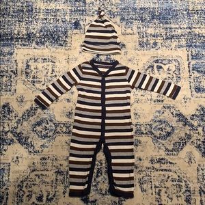 3 Burt’s Bees Baby nighties with nightcaps